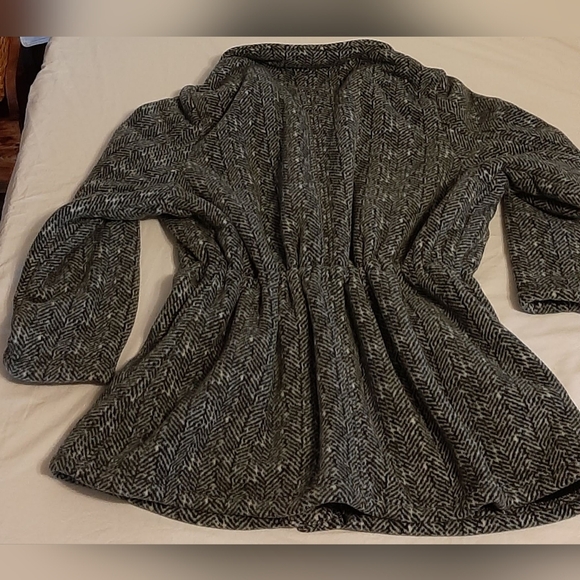 Women's Winter Coat. Black & White, Size 1X, Basic Editions Brand. - Picture 2 of 5